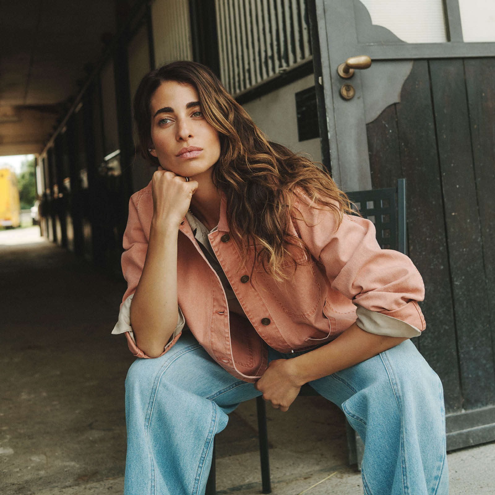 TEST - Modella indossa giacca rosa